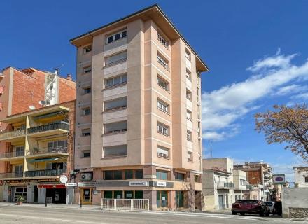 Oportunidad piso esquinero de 90 m² construidos en el centro de figueres.