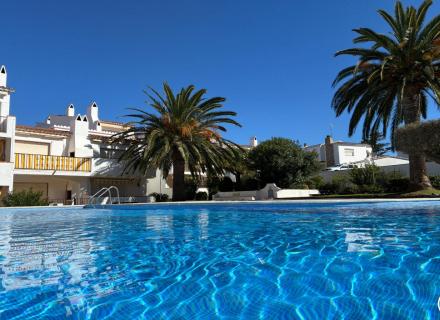 Charme et tranquillité à els jardins, roses