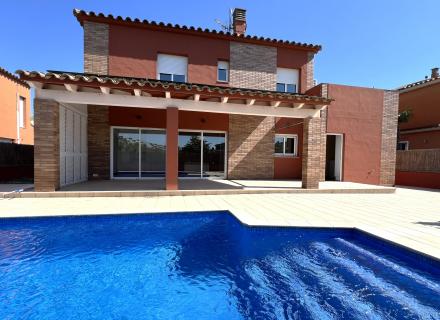 Excel · lent casa amb piscina privada en una zona molt tranquil · la a sant pere pescador.