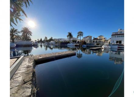 Casa pescador con piscina climatizada y 2 amarres posibilidad de poner un barco de 9m