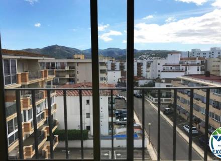 Appartement au dernier étage avec terrasse spacieuse à vendre à santa margarita roses