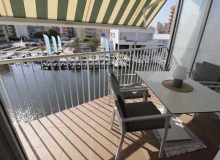 Confort et charme ! appartement vues canal avec parking privé.