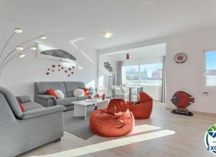 Appartement moderne au coeur de roses: votre chez vous à deux pas de la mer