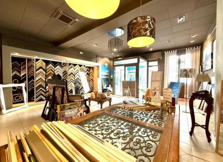 ¡oportunidad única en figueres! local comercial con negocio consolidado en funcionamiento .