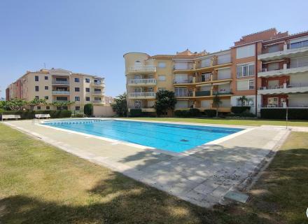 Opportunité ! appartement à vendre avec licence touristique, 2 chambres et terrasse au cœur d'empuriabrava.