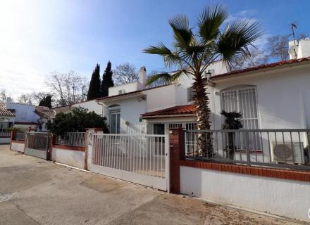 Casa a montseny amb tres dormitoris i vistes clares a un parc