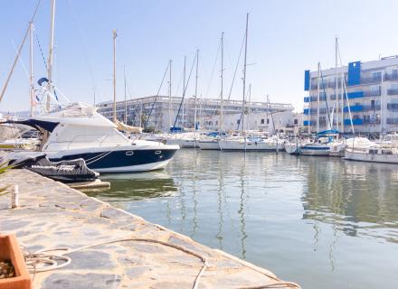 Casa con piscina y amarre de 21m en santa margarita