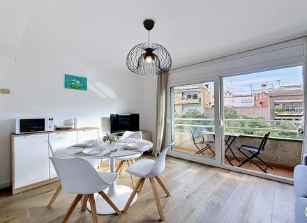 Appartement rénové avec licence touristique au centre de rosas à 150m de la plage