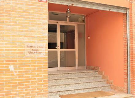 Local comercial o almacén de 270,60 m2 con muchas posibilidades de readaptación de espacios.