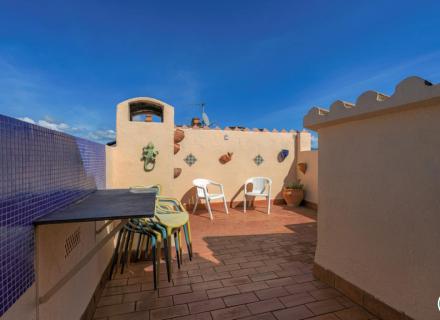 Bel appartement avec belle terrasse, et solarium avec vue sur la mer