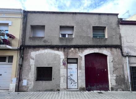 Maison avec jardin au centre de figueres.
