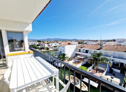 Appartement 2 chambres avec parking, amarre et débarras