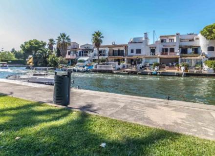 Apartament d’1 dormitori amb parking i vistes al canal