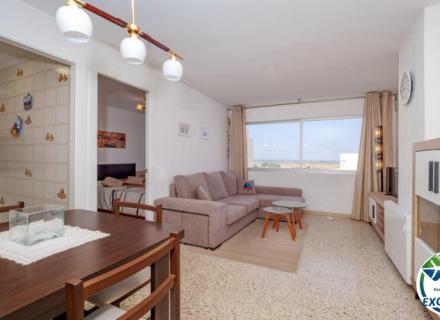 Apartamento idealmente situado en primera línea de mar en empuriabrava