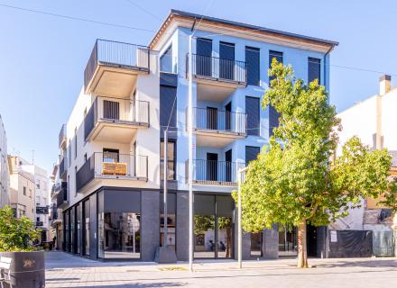 Appartement neuf dans le centre de roses à seulement une minute de la plage!