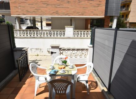 Bonita casa adosada a 250 metros de la playa de santa margarita rosas