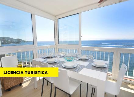 Bajada de precio! impresionante apartamento con vistas panorámicas al mar, reformado, parking incluido. ¡debes verlo!