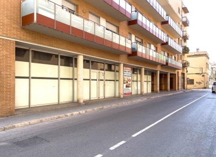 Figueres (1899 ) local comercial de 205 m² construïts amb moltes possibilitats