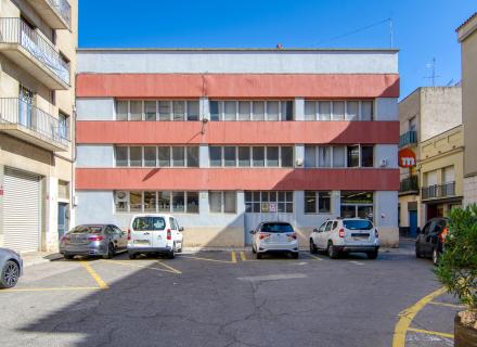 Immeuble situé rue esperança à figueres, offrant un fort potentiel.