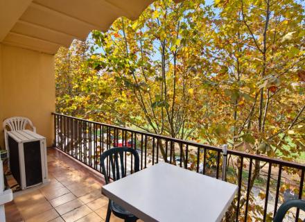 Apartamento reformado con terraza y aire acondicionado