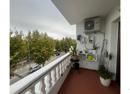 Bel appartement à vendre dans la zone commerciale d'empuriabrava