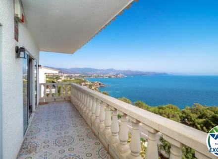 Exclusiva vila amb espectaculars vistes panoràmiques al mar a el port de la selva