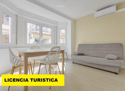 ¡a tan solo 30m de la playa y con licencia turística!