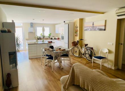 Apartament renovat al centre de l’escala