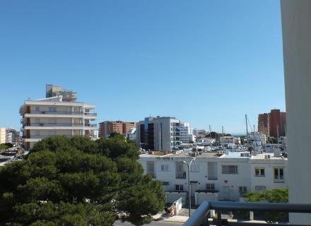 Apartamento luminoso con licencia turística y parking a 700 m de la playa