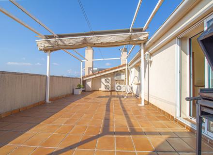 Dúplex situado en la zona de la creu de la mà