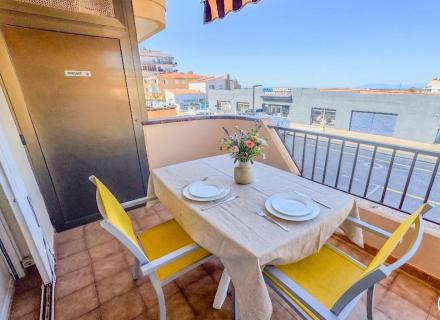 Appartement avec terrasse, parking et vue canal · à 250 m de la plage de santa margarita · roses