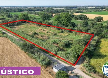 Grand terrain rustique à peralada.