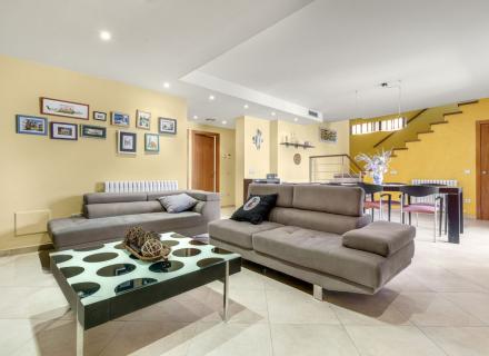 Casa de pueblo de 258 m² construidos con amplias terrazas con mucho encanto a 20 km de figueres.
