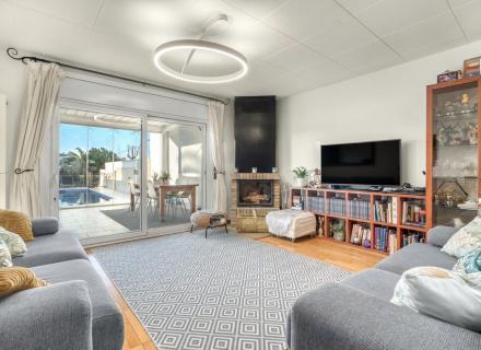 Casa con piscina y amarre en empuriabrava