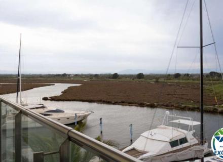 Appartement spacieux avec terrasse, parking, débarras, vue mer et piscine