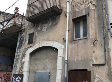 Solar edificable a dos calles, calle tapis,carrer caputxins