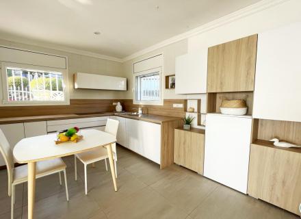 Villa panorámica con vistas al mar, piscina privada y gran jardín en mas fumats