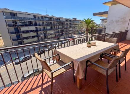 Apartamento luminoso con terraza — última planta, santa margarita, roses