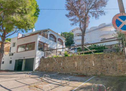 Gran casa a 50m de la playa de canyelles petites.