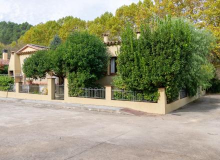Casa con encanto junto al río en sant llorenç de la muga – ¡ideal como vivienda o proyecto turístico!