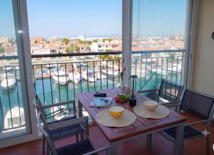 Appartement avec vue spectaculaire sur le canal, à 3 minutes de la plage d’empuriabrava.