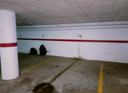 Parking al centre de la vila