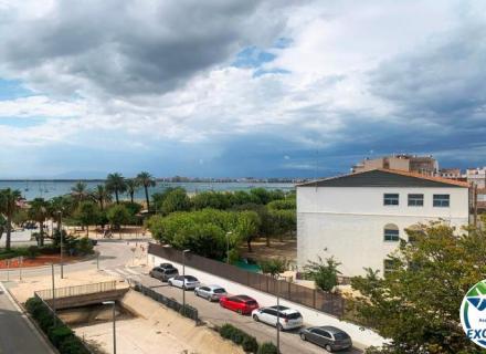 Spacieux appartement à vendre à roses, à 100 mètres de la mer