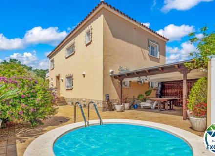 Mas nou amplia casa con 5 dormitorios, garaje privado, jardín, terrazas y relajante jacuzzi