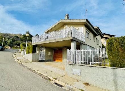Casa aïllada en venda (zona serra floreta)