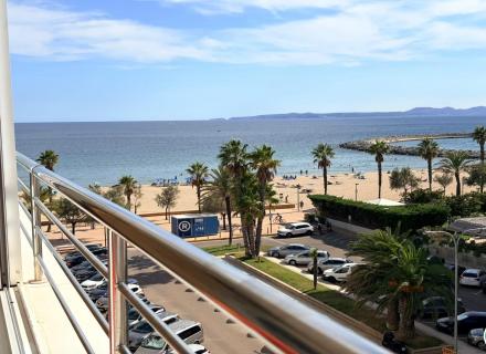 Primera línea, vistas espectaculares al mar, reformado.