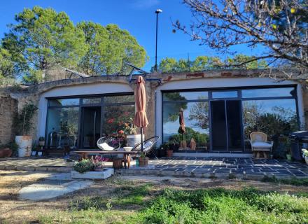 Terrains ruraux avec oliveraie et autonomie énergétique