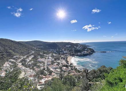 Terreny excepcional amb vista panoràmica sobre la badia de canyelles
