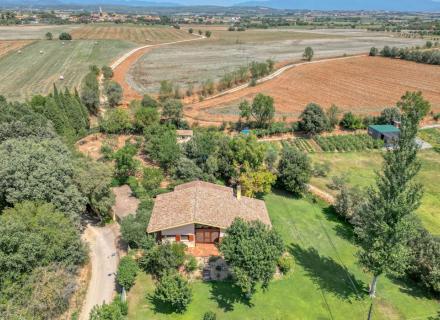 Magnifica casa rústica de 250 m² construidos con terreno de 3.000 m², lista para entrar a vivir !