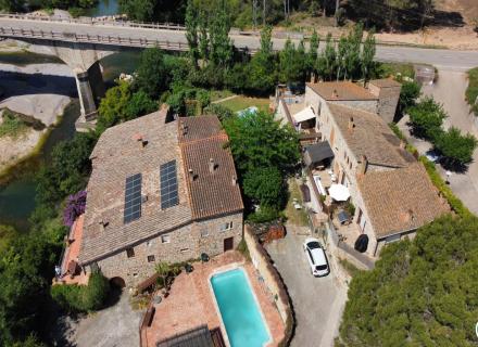 Conjunt patrimonial rural amb 7 habitatges a la vora del riu fluvià — alt empordà